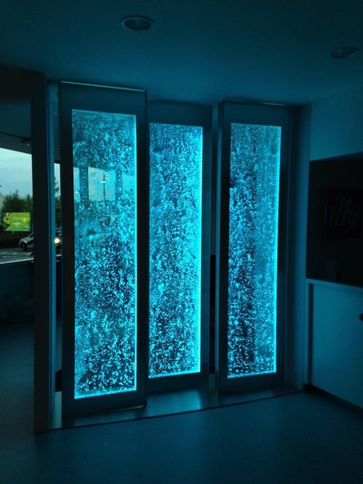 Фото производимой продукции: пузырьковые панели и колонны, интерьерные водопады