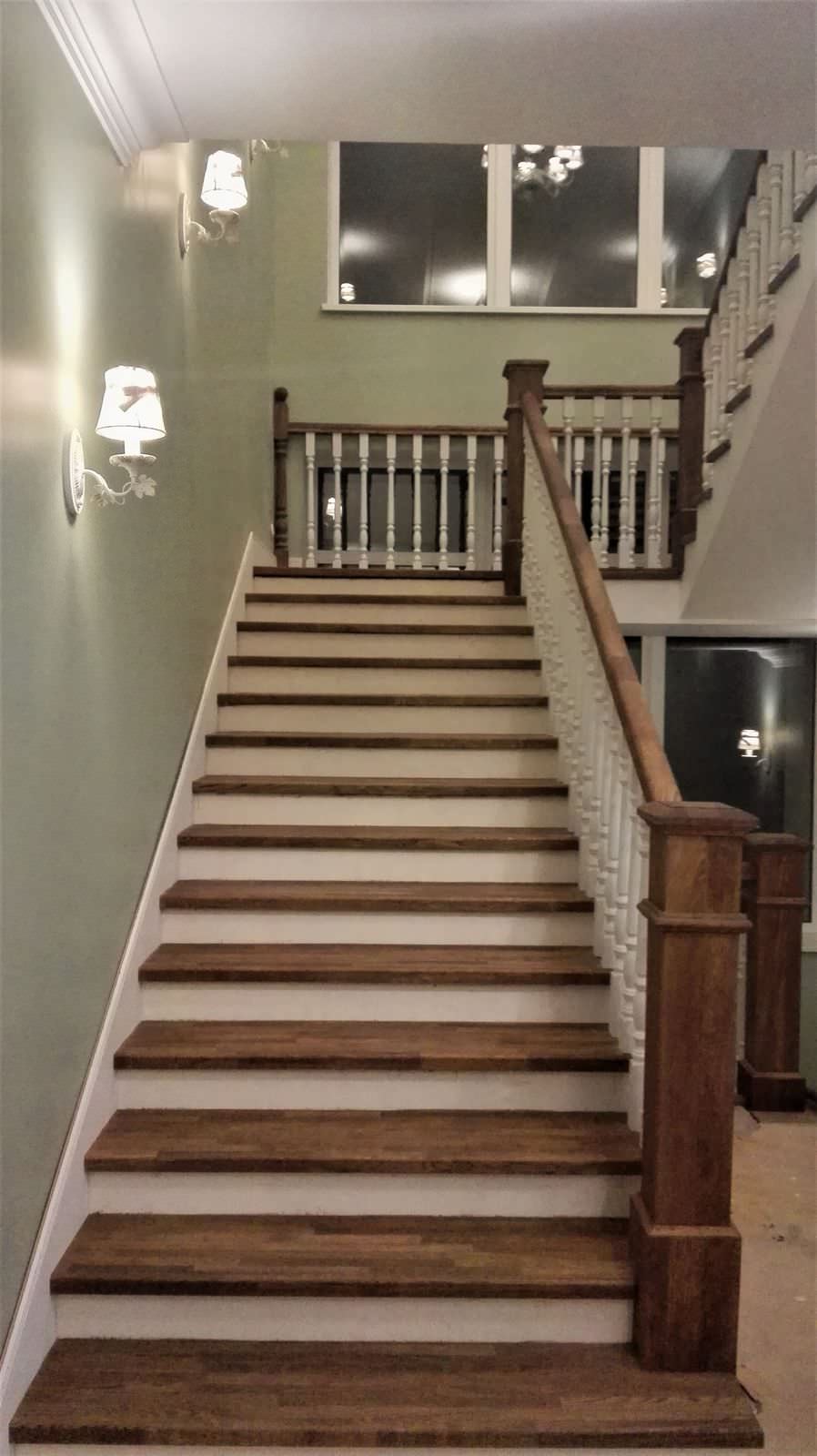 Облицовка лестницы дубом