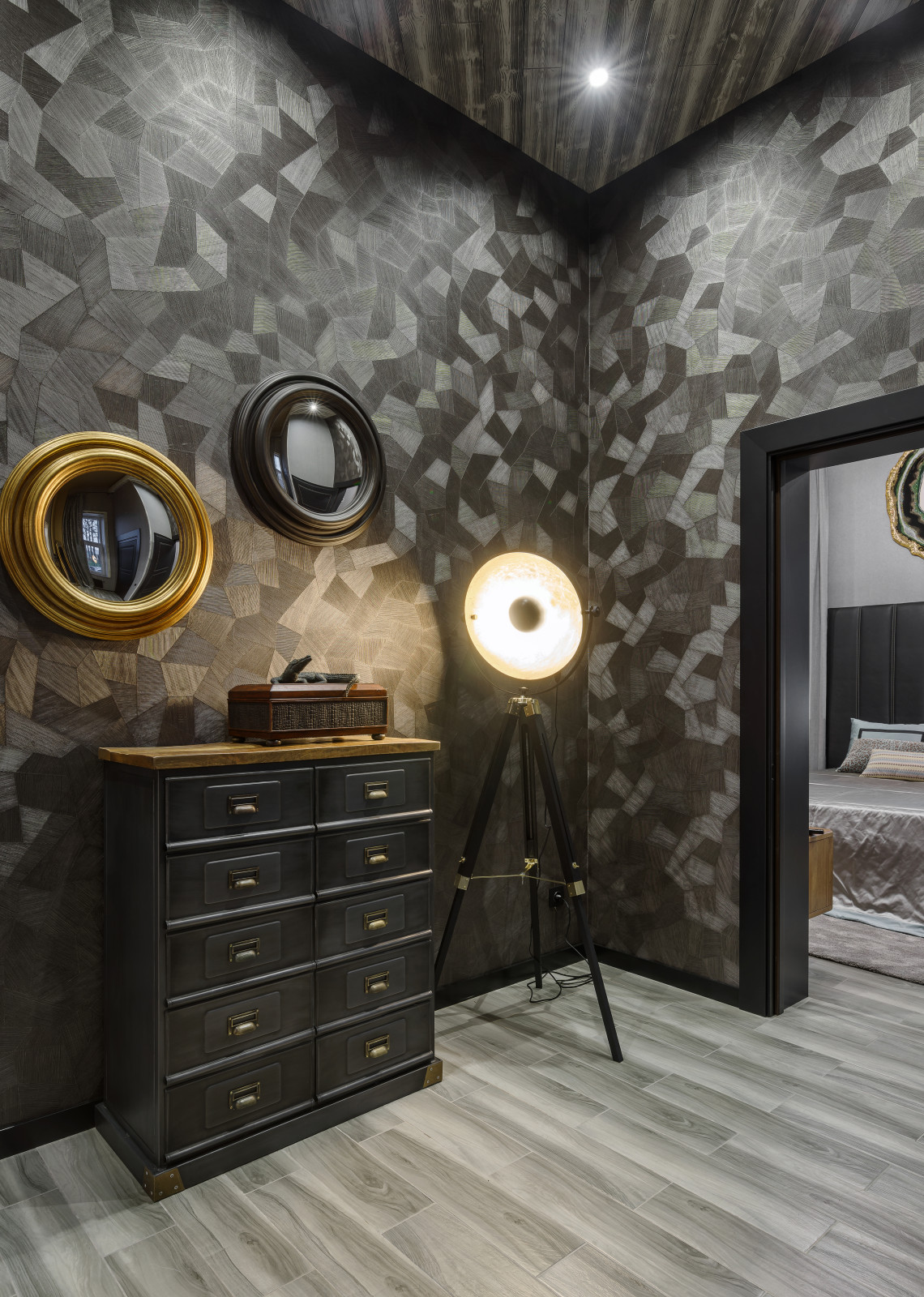 Прихожая брутального гостевого дома