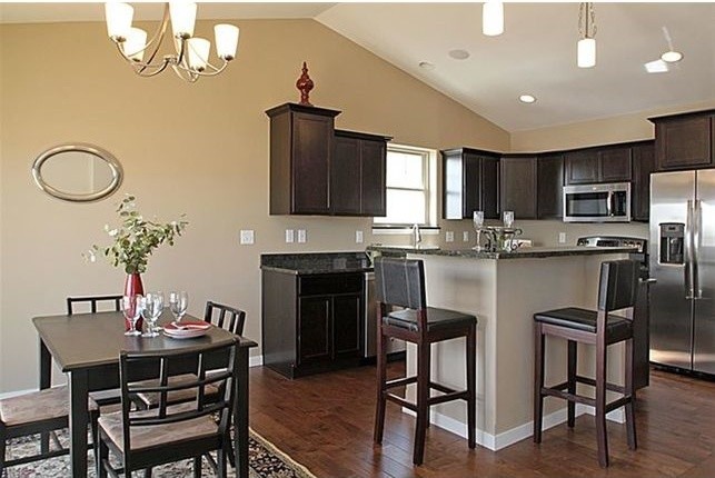 Example of a transitional home design design in Cedar Rapids