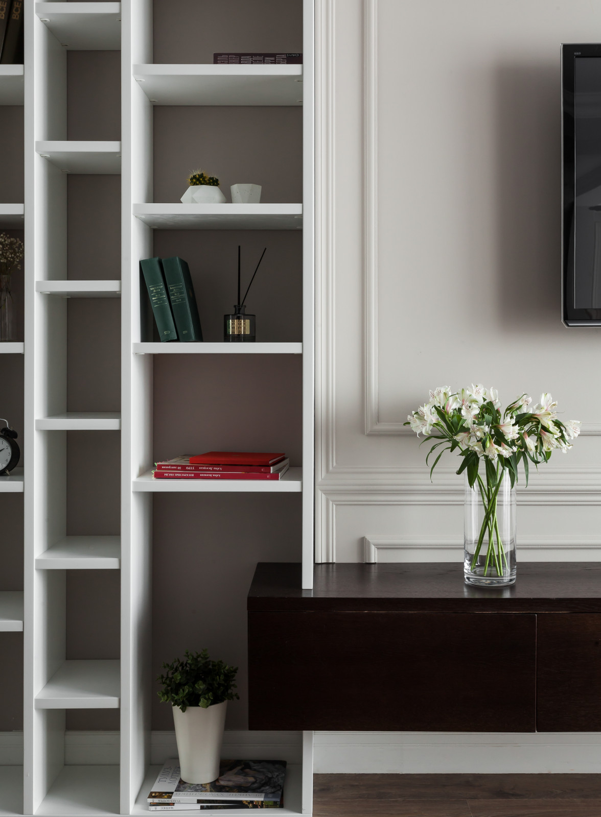 Квартира с двумя белоснежными котами