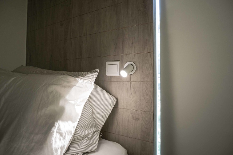 Photo of a modern bedroom in Singapore.