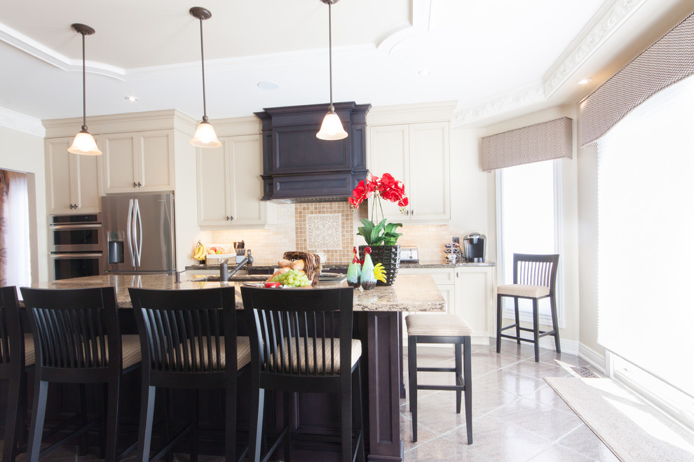 Transitional kitchen photo in Toronto