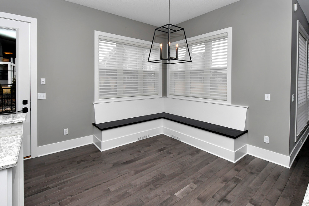 Transitional home design photo in Minneapolis