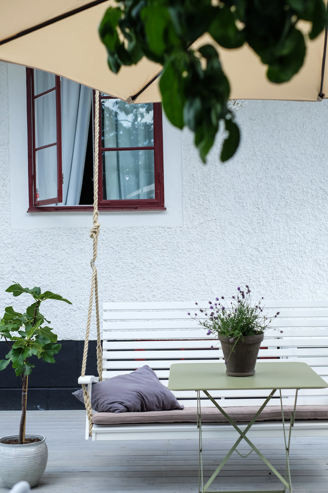 Inspiration for a cottage home design remodel in Stockholm