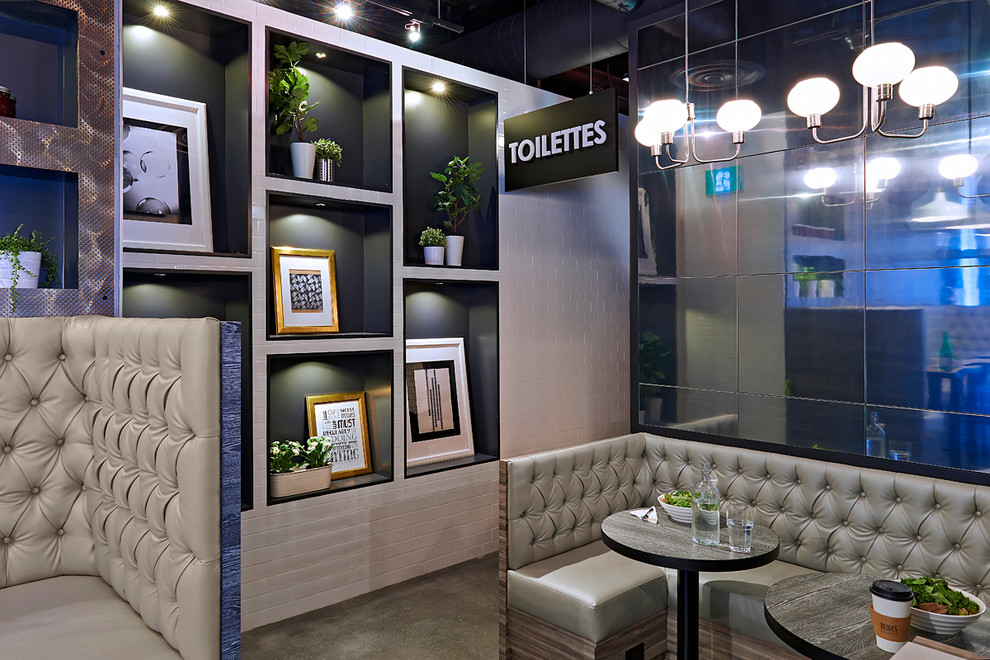 Transitional home design photo in Toronto