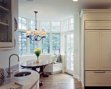 This is an example of a transitional kitchen in Kansas City.