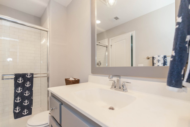 Carter 3 traditional-bathroom