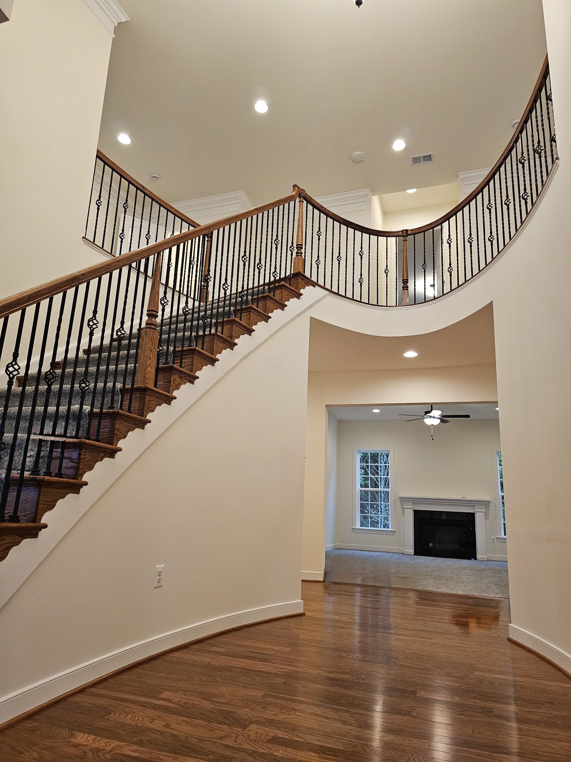 128_Grand Entryway Elliptical Staircase, Nokesville, VA 20181