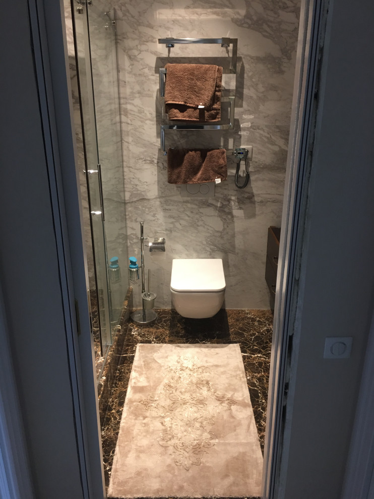 Ванна из мрамора и травертина