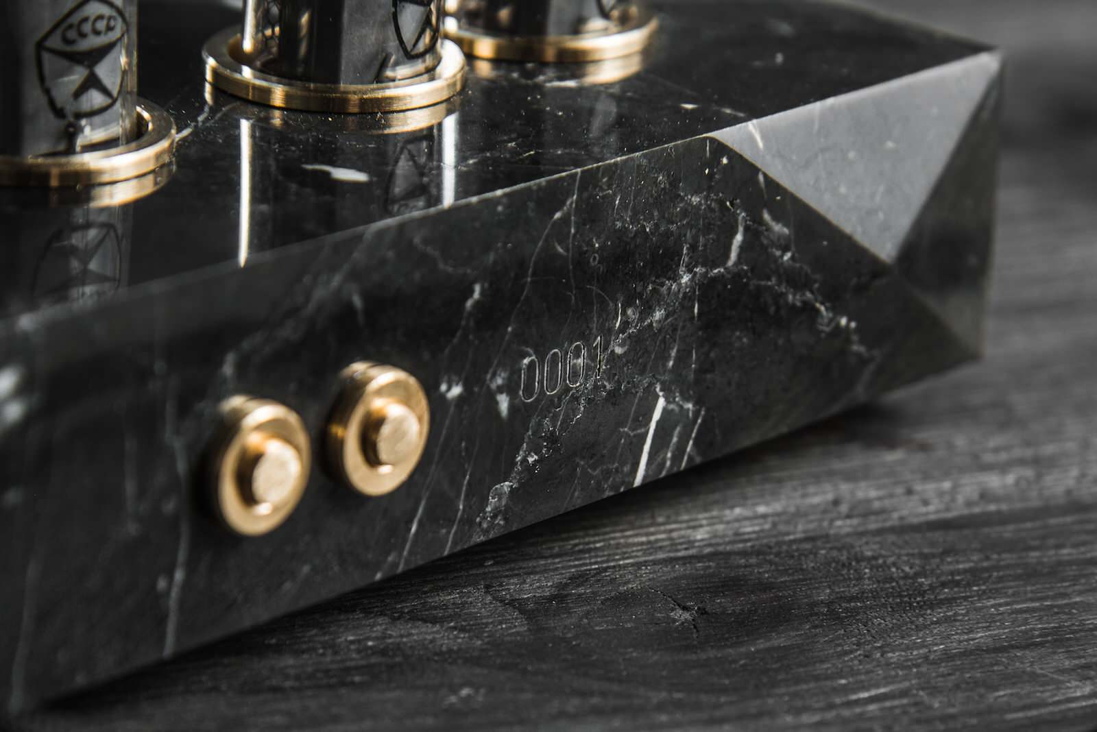 Ламповые часы Сатурн-5 из натурального мрамора