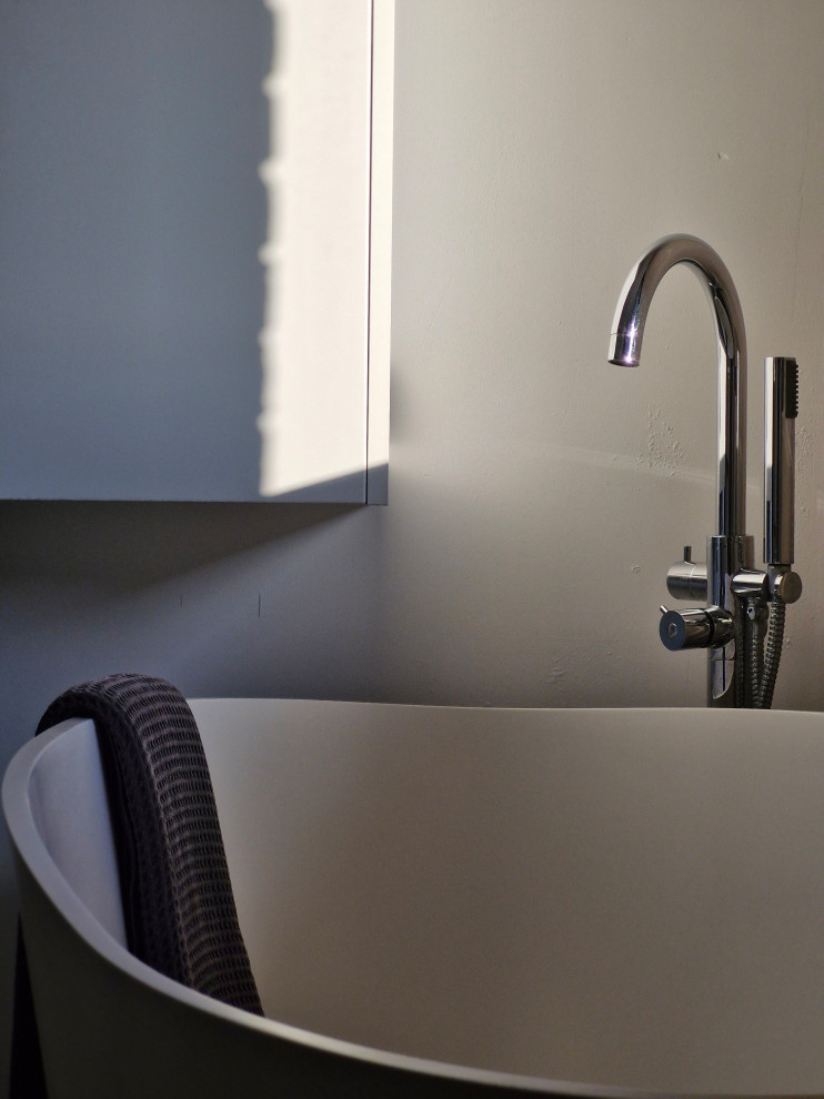 salle de bain taupe moderne