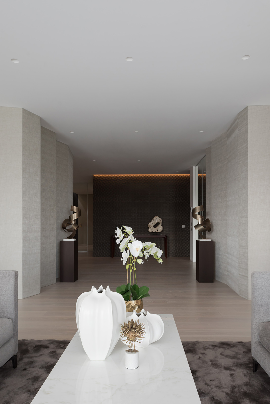 Интерьеры загородного дома в поселке Монтевиль