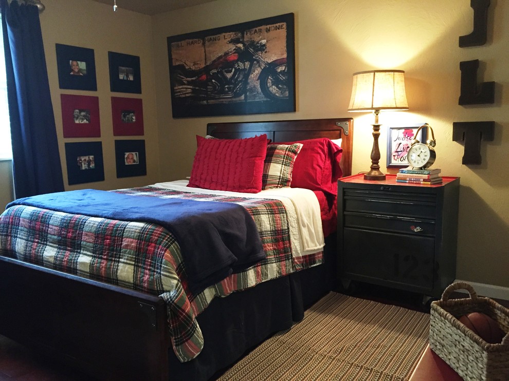 Mid-sized industrial kids' room in Oklahoma City with beige walls and medium hardwood floors for boys.