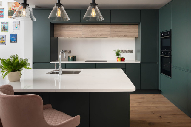True Handleless kitchen modern