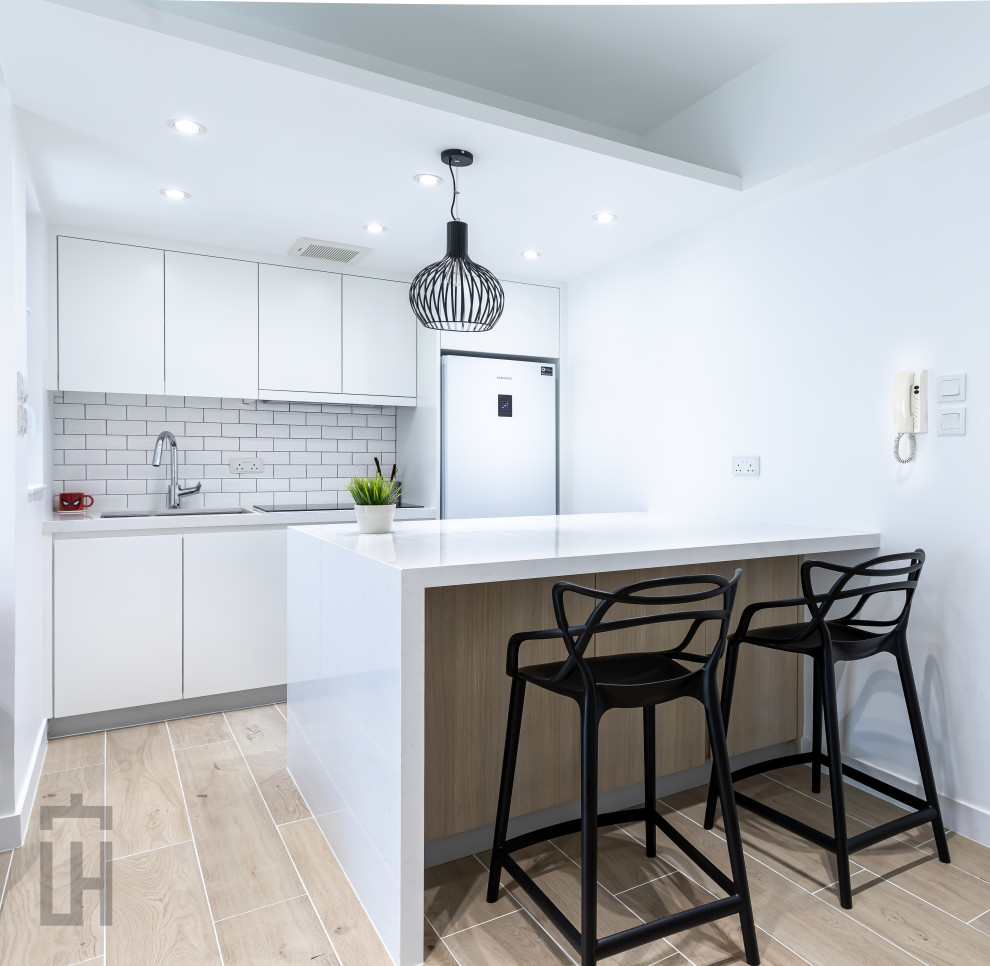 2202 Sheung Wan City Apartment Makeover.....