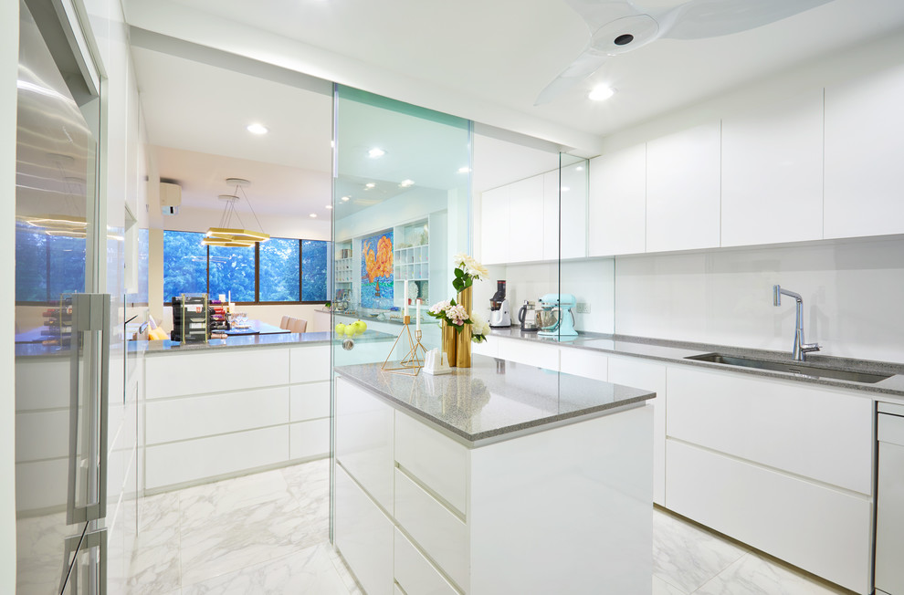 This is an example of an eclectic kitchen in Singapore.