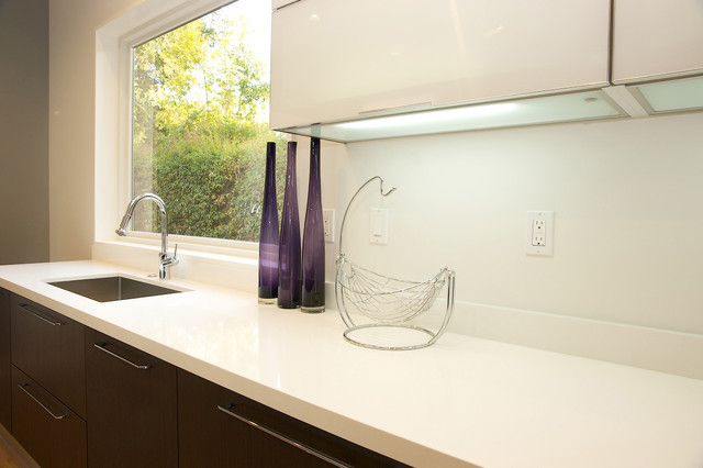 Green custom home in Los Altos modern-kueche