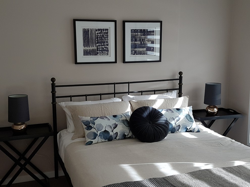 Inspiration for a transitional guest bedroom in Brisbane with beige walls and carpet.