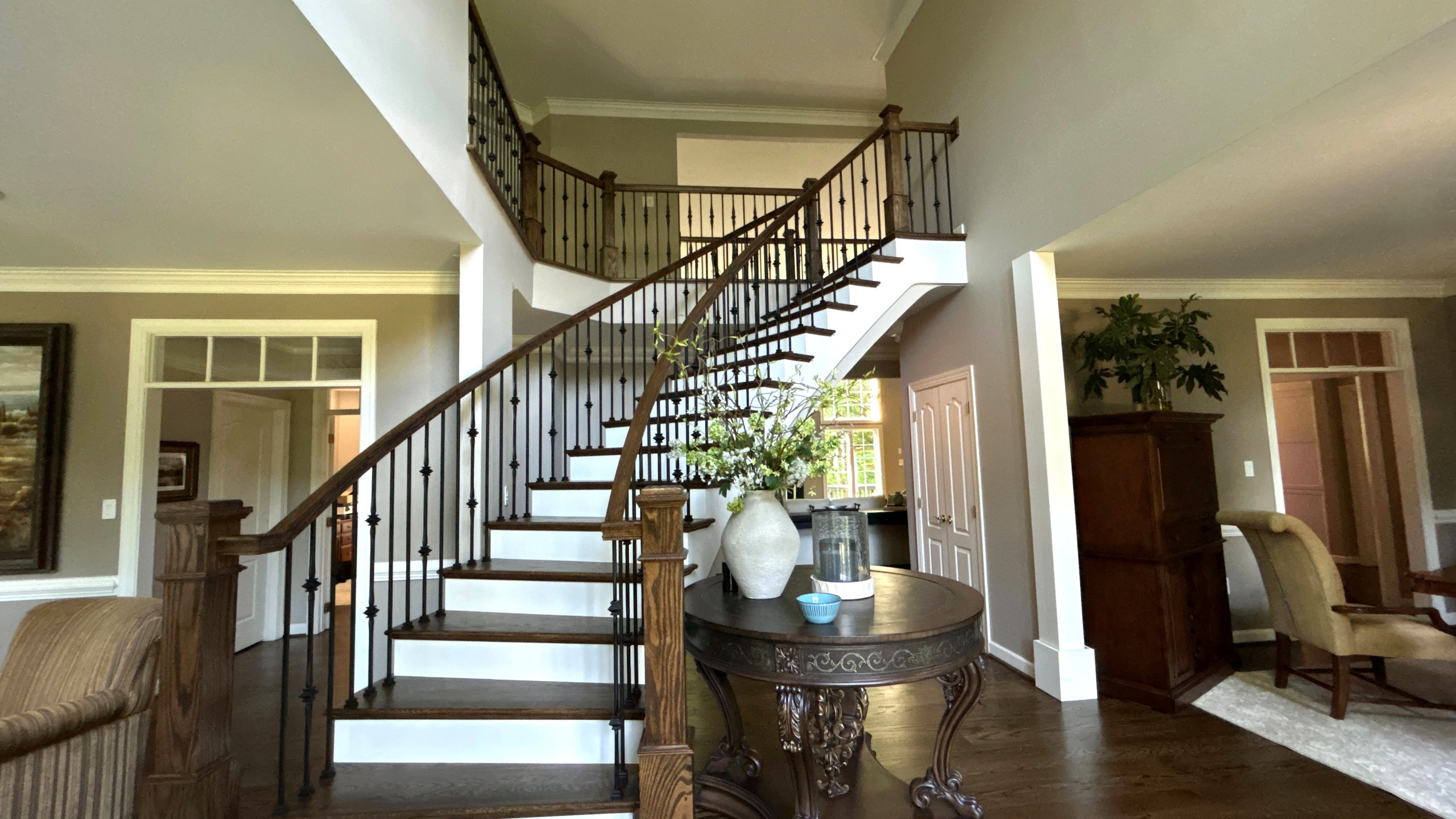 Project #157 | Traditional Curved Foyer Staircase