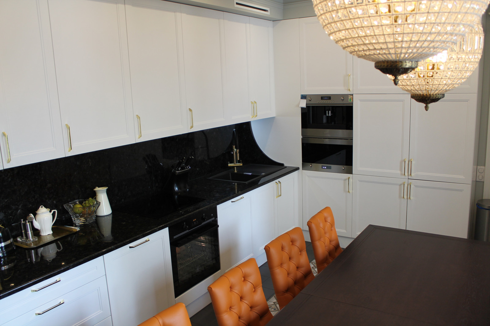 Как очистить «жирную пыль» с разных поверхностей на кухне.