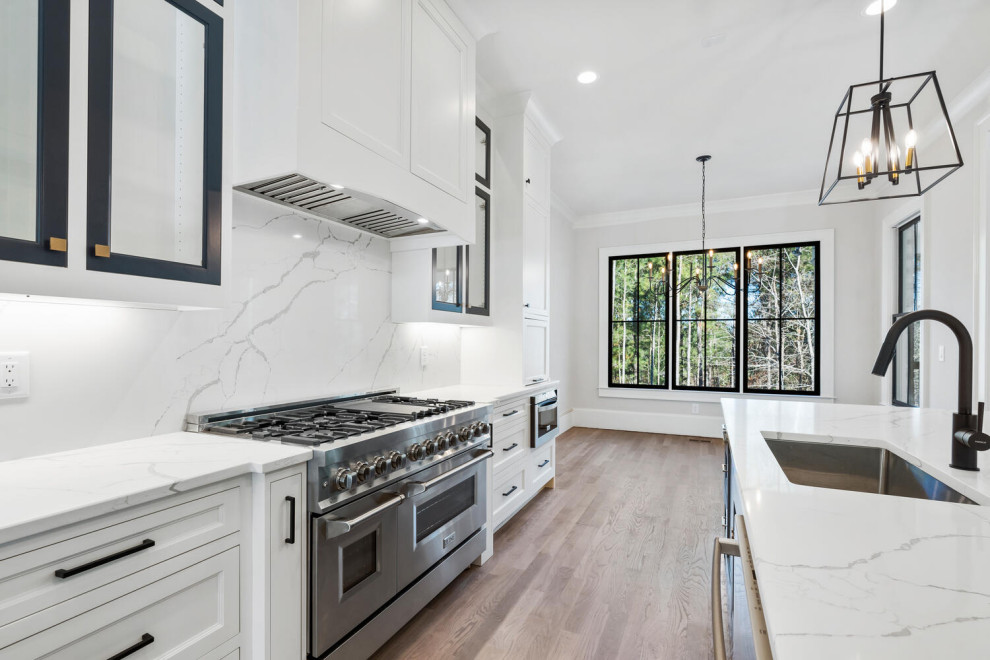 Kitchen - contemporary kitchen idea in Atlanta