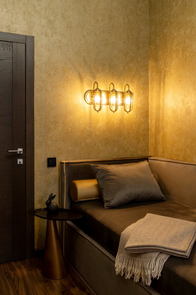 Все началось с желтого дивана...