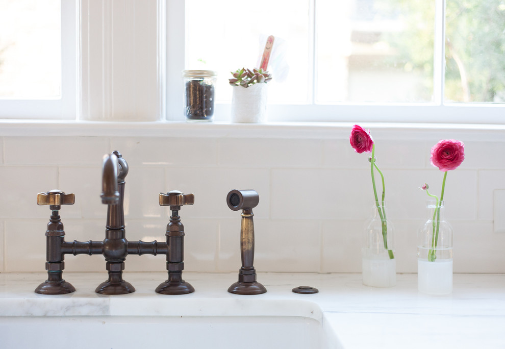 Transitional kitchen photo in Nashville