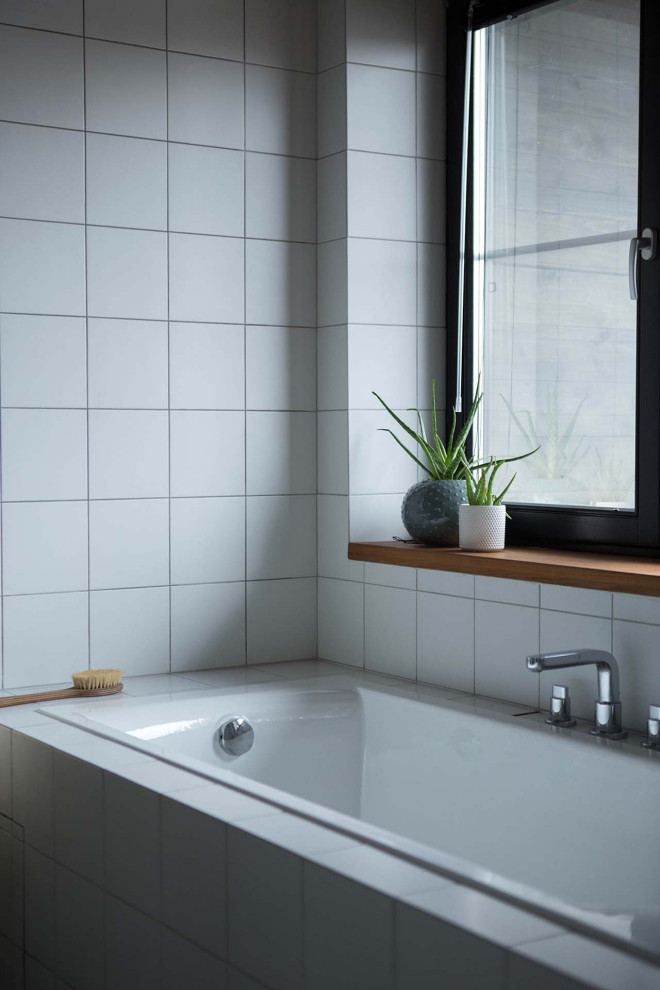 Ванна в санузле при главной спальне