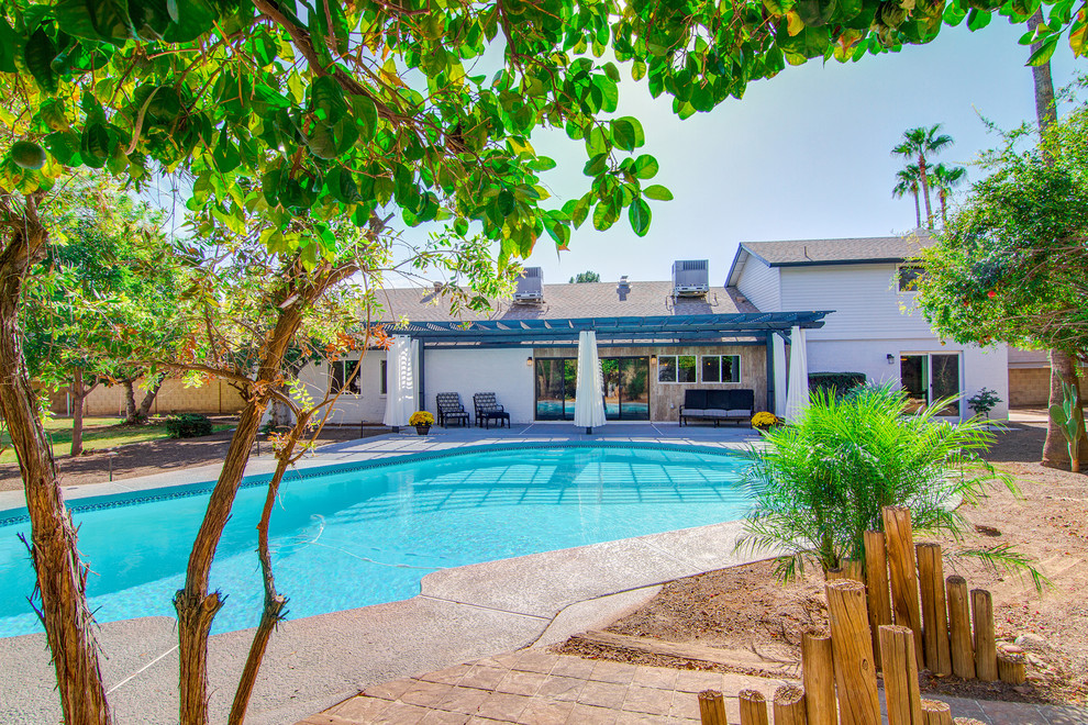 Inspiration for a transitional pool remodel in Phoenix