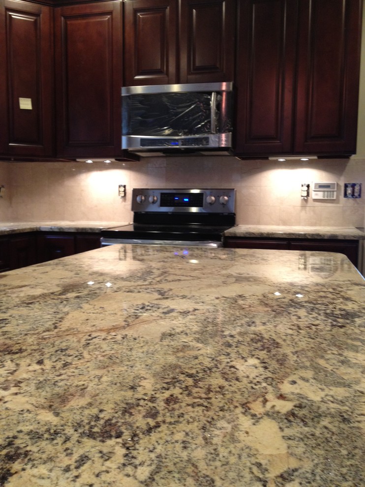 Kitchen - transitional kitchen idea in DC Metro