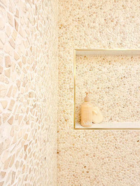 Luxurious Stone Primary Shower tropical