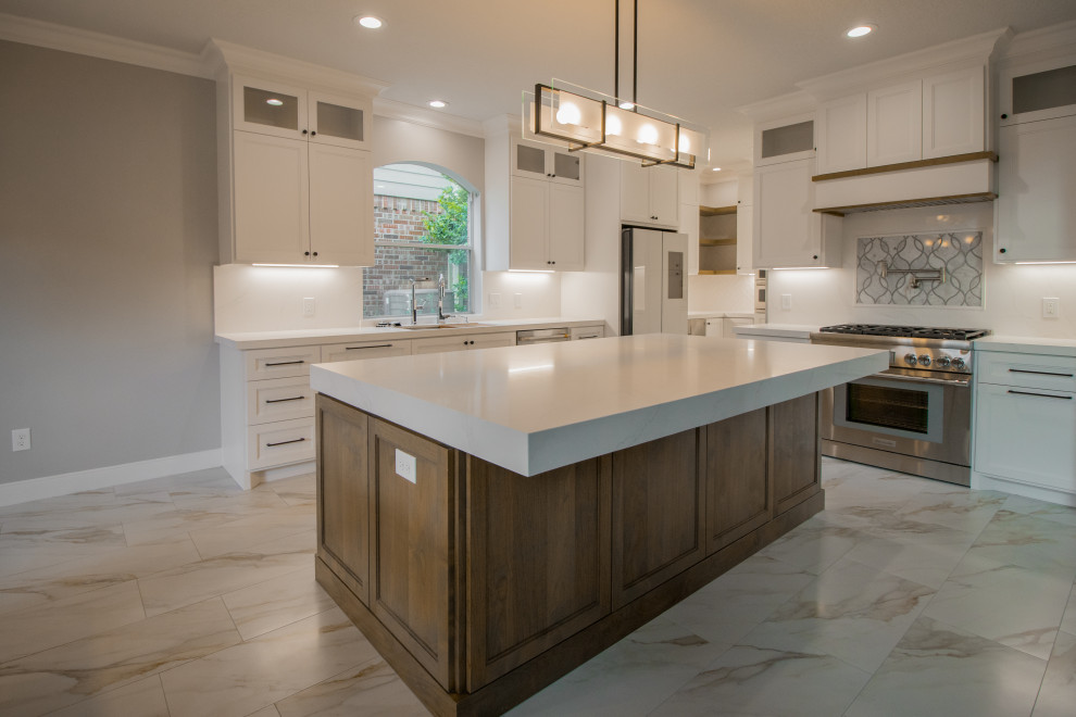 Kitchen - kitchen idea in Houston