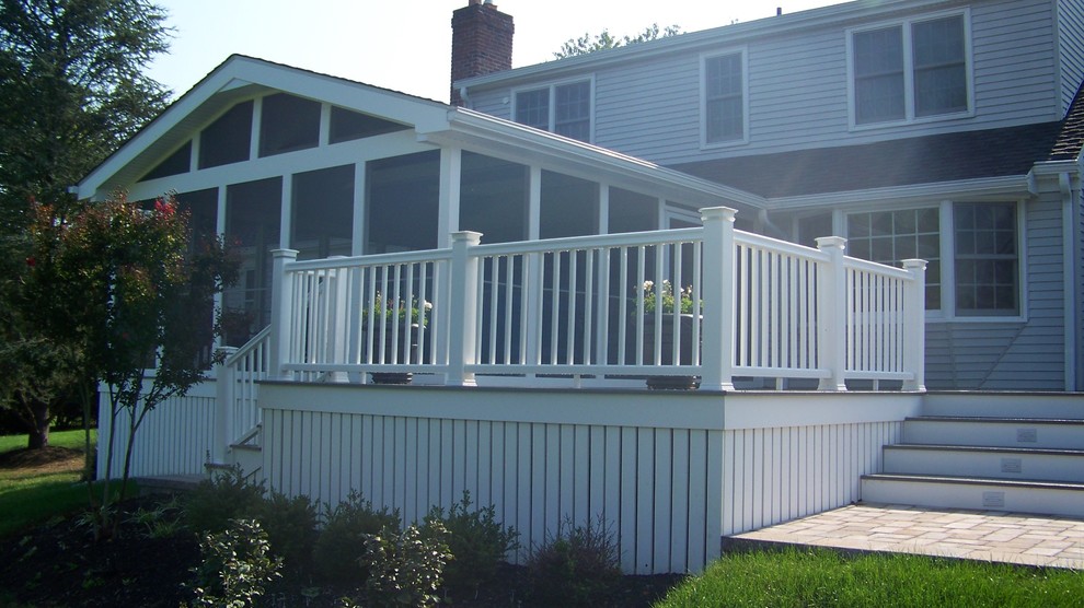 Inspiration for a traditional deck in Philadelphia.