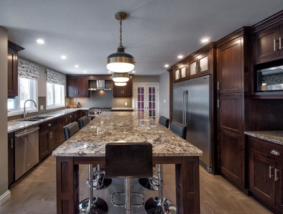 Kitchen - transitional kitchen idea in Toronto