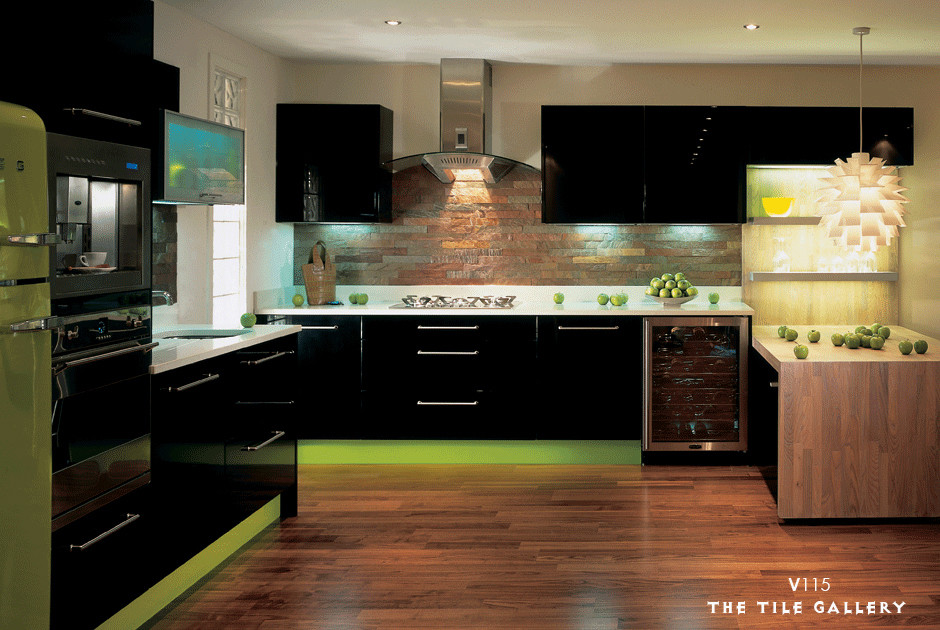 Kitchen - kitchen idea in Chicago