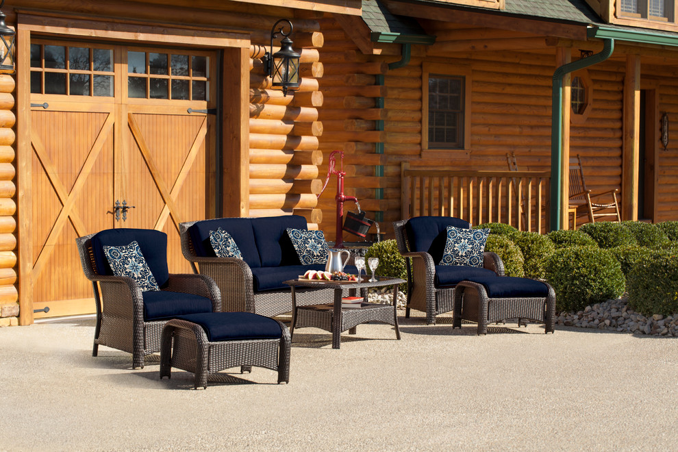 Home design - transitional backyard home design idea