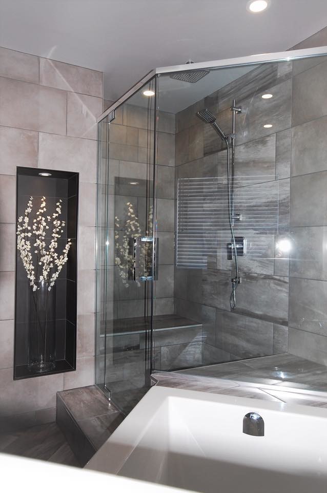 Photo of a large contemporary master bathroom in Ottawa with shaker cabinets, white cabinets, a hot tub, a double shower, a two-piece toilet, gray tile, porcelain tile, beige walls, porcelain floors, an undermount sink, engineered quartz benchtops, grey floor, a hinged shower door and black benchtops.