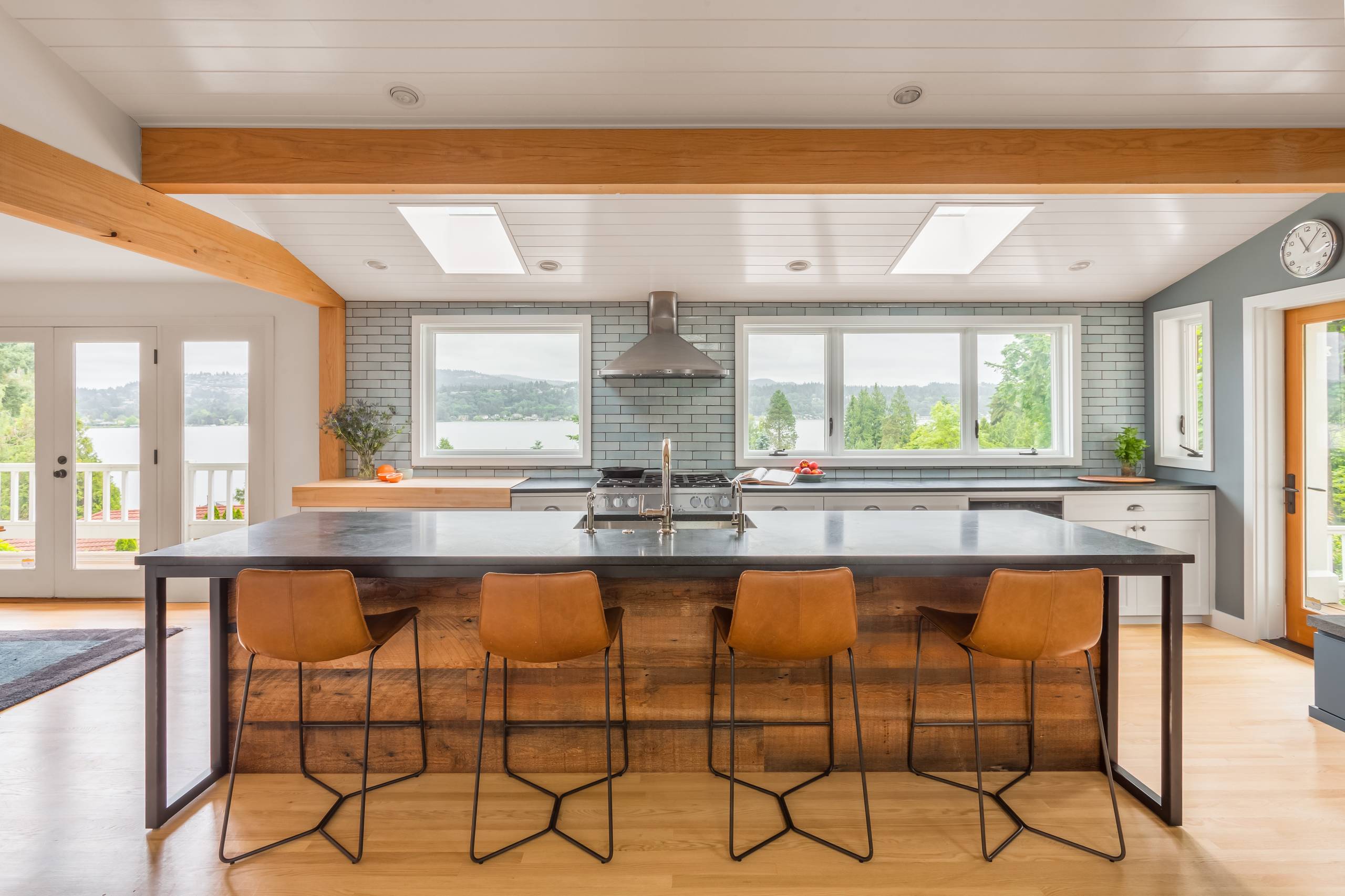 Kitchen of the Week: Big Windows, Great Views and a Large Island, image size:2560x1706