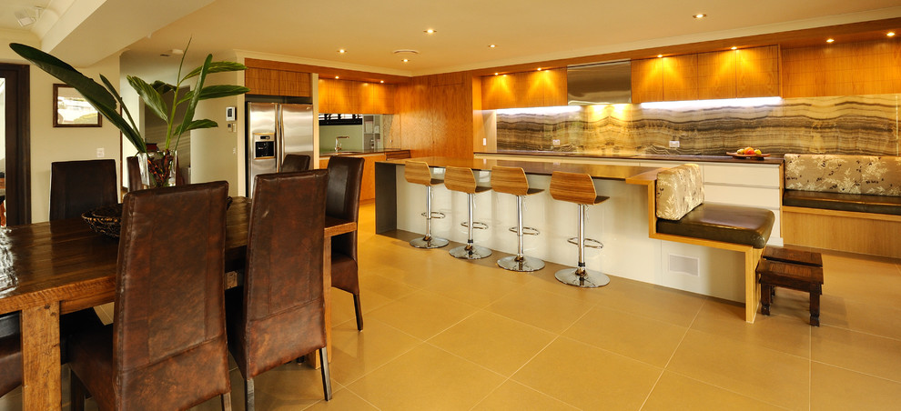 Design ideas for a tropical kitchen in Brisbane.