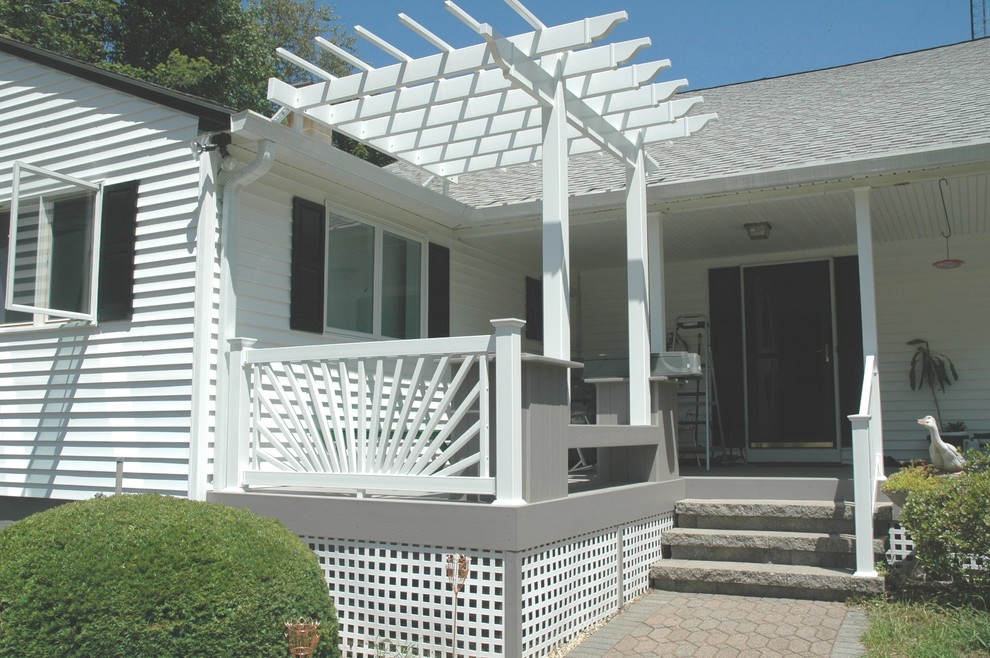 Photo of an eclectic verandah in Bridgeport.