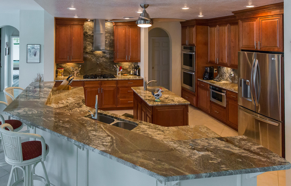 Transitional kitchen photo in Tampa