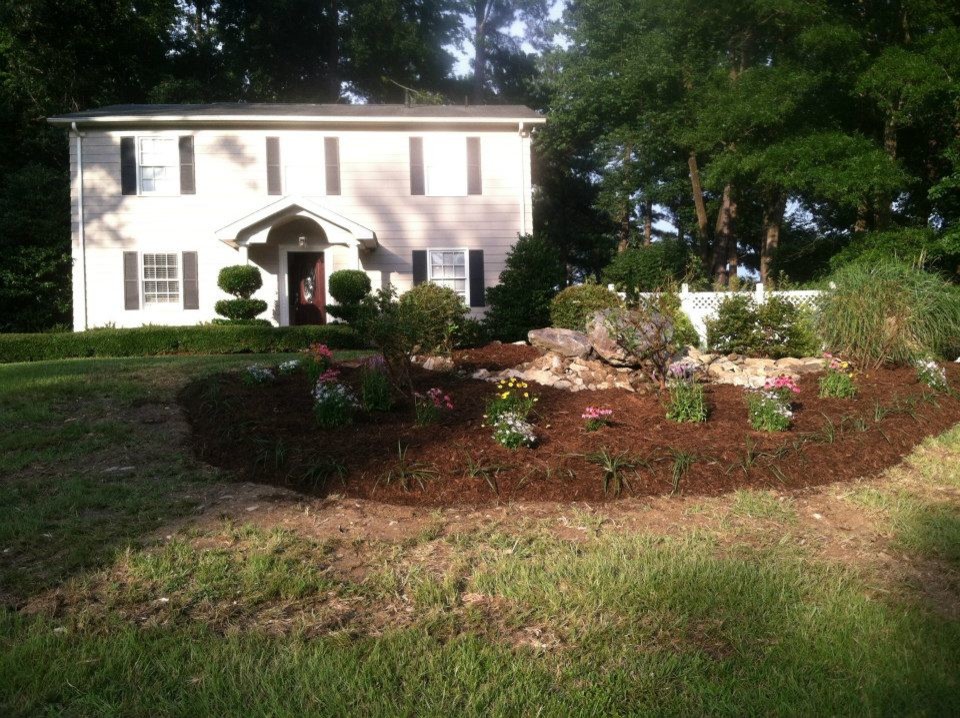Design ideas for a transitional landscaping in Raleigh.