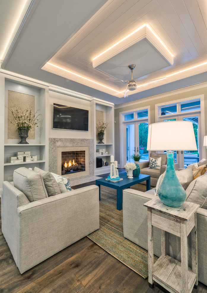 Example of a transitional home design design in Miami