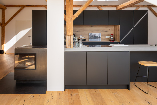 Renovierte Tenne contemporary-kitchen