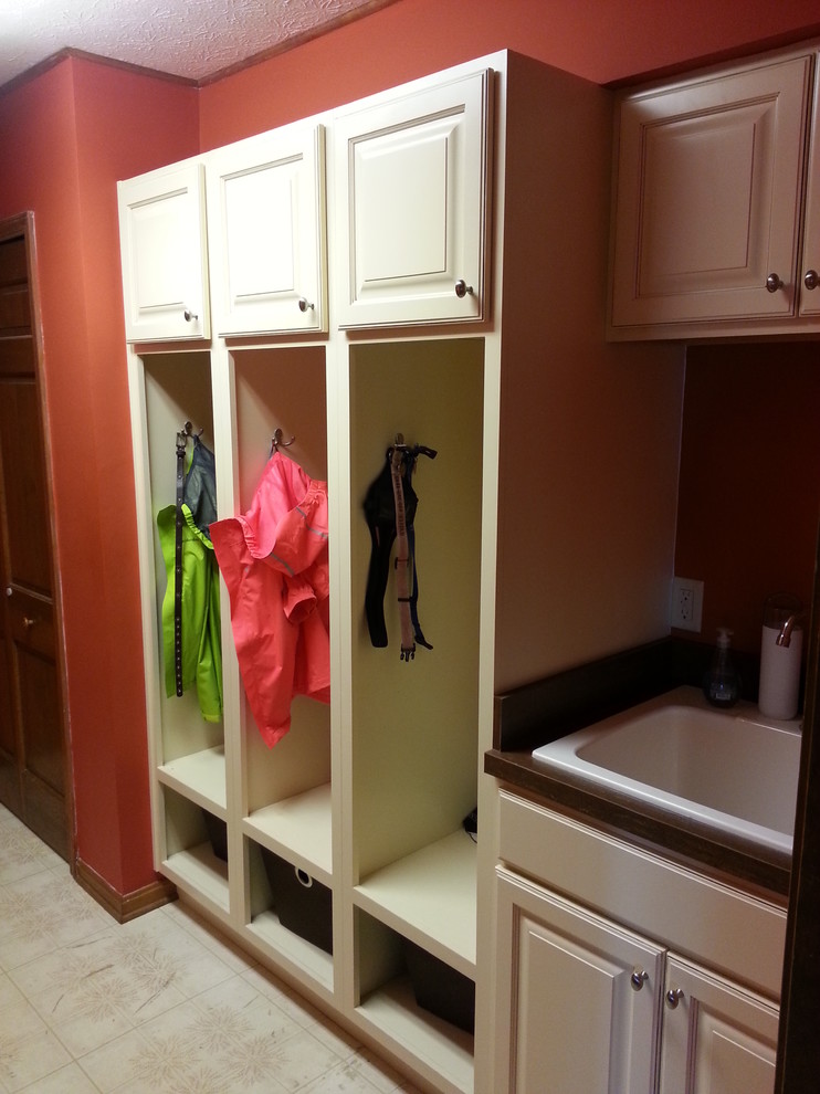 Photo of a small traditional mudroom in Cleveland with red walls and linoleum floors.