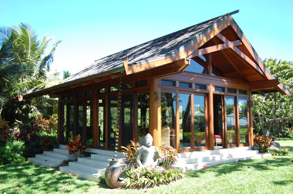 This is an example of a mid-sized tropical sunroom in Hawaii.