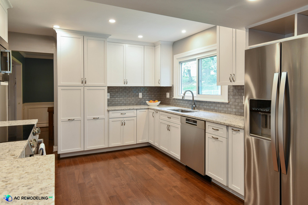 Example of a transitional kitchen design in DC Metro