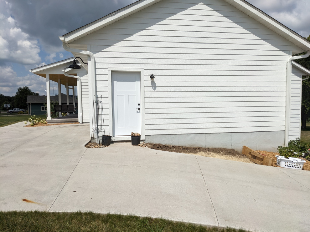 Garage - garage idea in Minneapolis