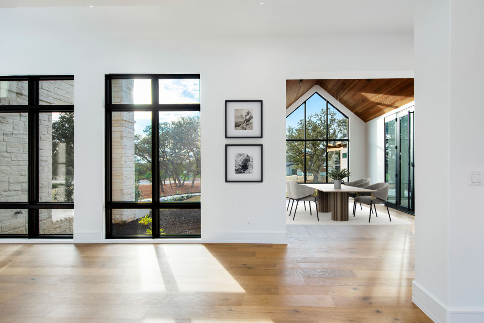 Example of a transitional home design design in Austin